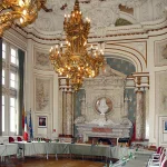 Salle du conseil municipal de Sens, lieu de travail collectif municipal.