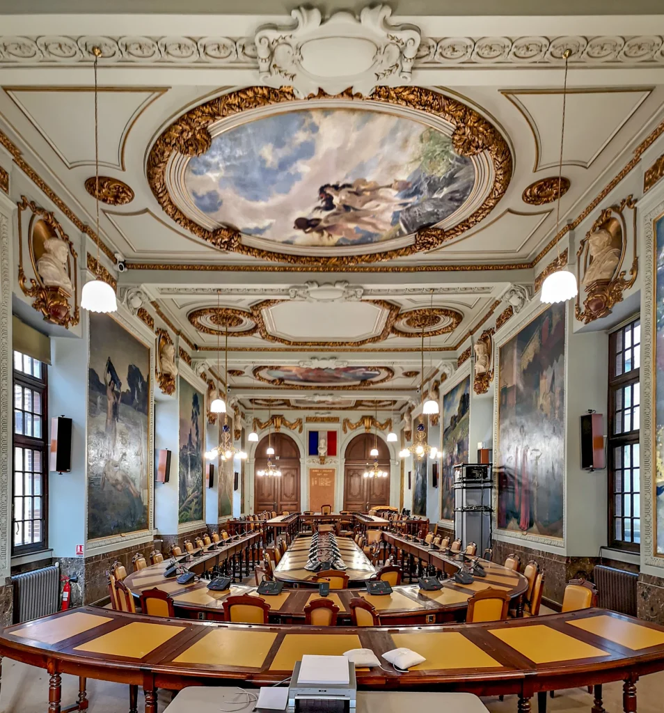 Salle du conseil municipal de Toulouse, photographie illustrative.