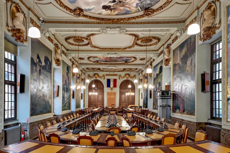 Salle du conseil municipal de Toulouse, photographie documentaire.